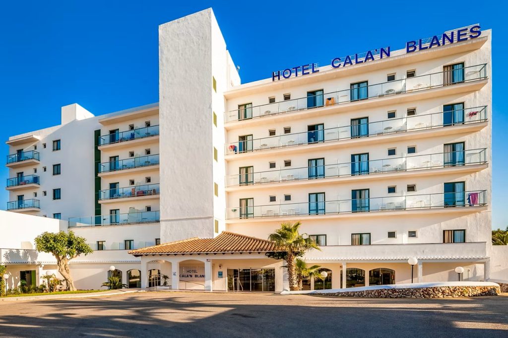 Hotel Cala’n Blanes exterior under clear blue sky